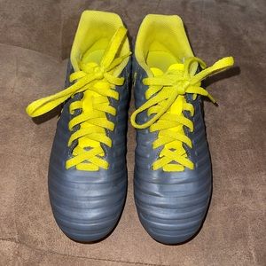 2018 Nike Tiempo, Youth Soccer Cleat, A02300-070 US 1.5Y EUC Used One Season